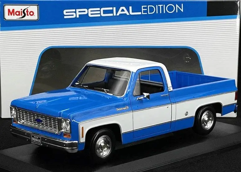 Maisto 1974 Chevrolet C-10 Pickup Truck Cheyenne Super Blue And White 1:18   (Mai31467) 1