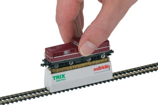 Locomotive Wheel Cleaning Brush - Minitrix -- 2-Rail (739-66623) 1