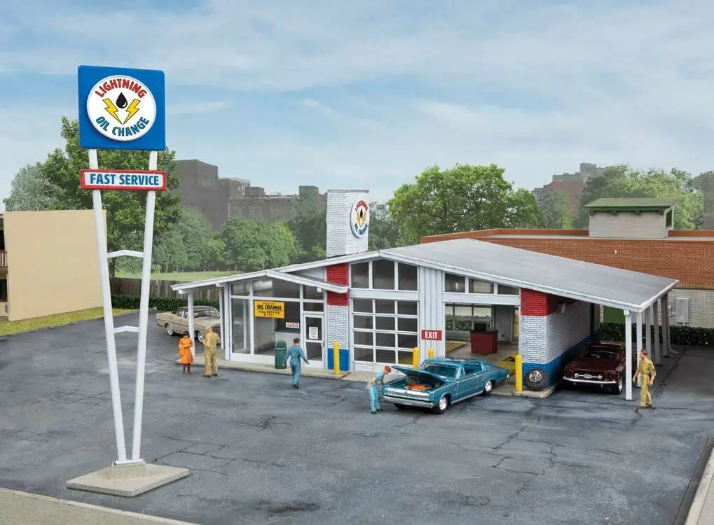 Walthers Drive-In Oil Change - Repurposed Gas Station -- Kit  (933-3543) 1
