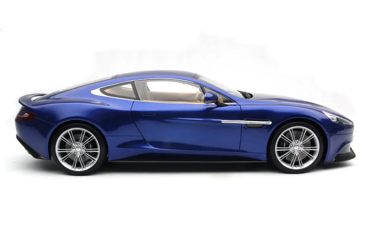 Aston Martin Vanquish (2012) 1