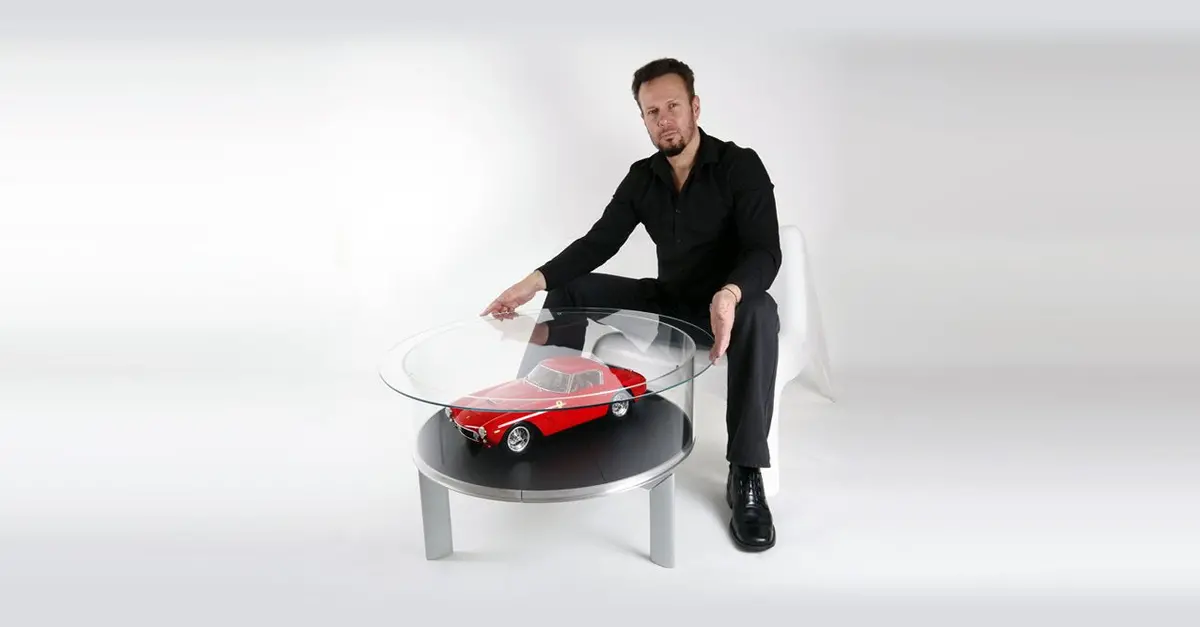 Rotating Glass Table Display 1
