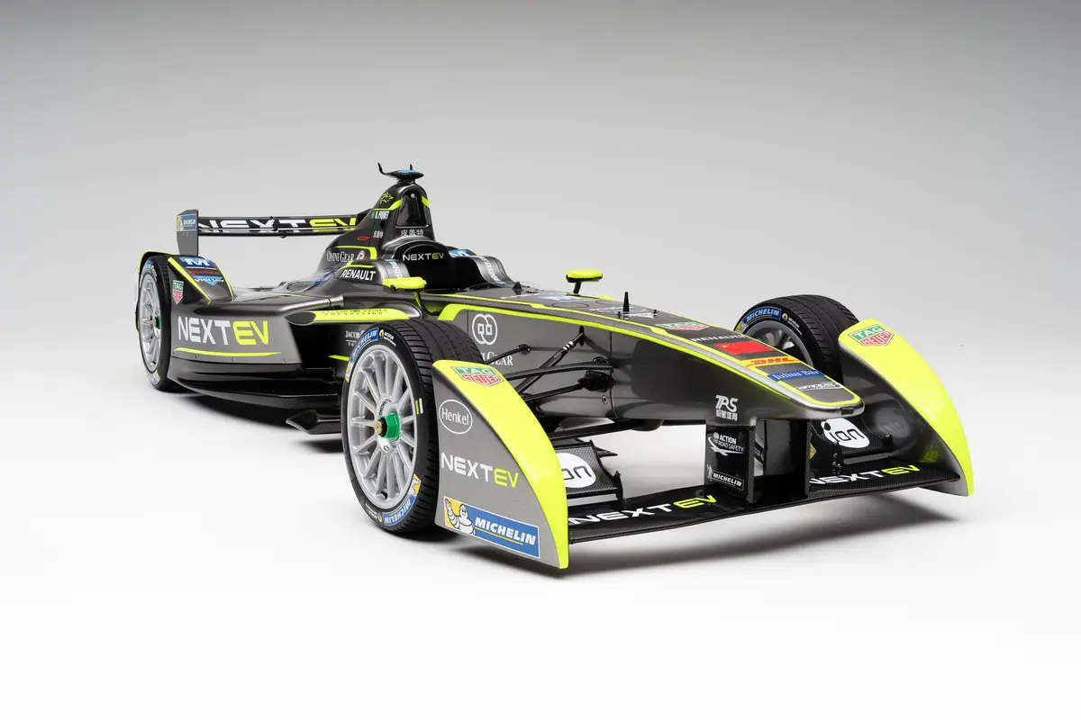 Nextev Tcr Liveried Spark-Renault Srt_01E - 2016 London Eprix Race 2 - Piquet Jr. 1