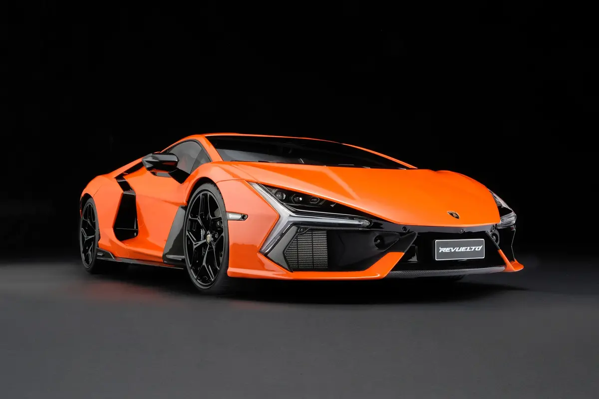 Lamborghini Revuelto (2023) 1