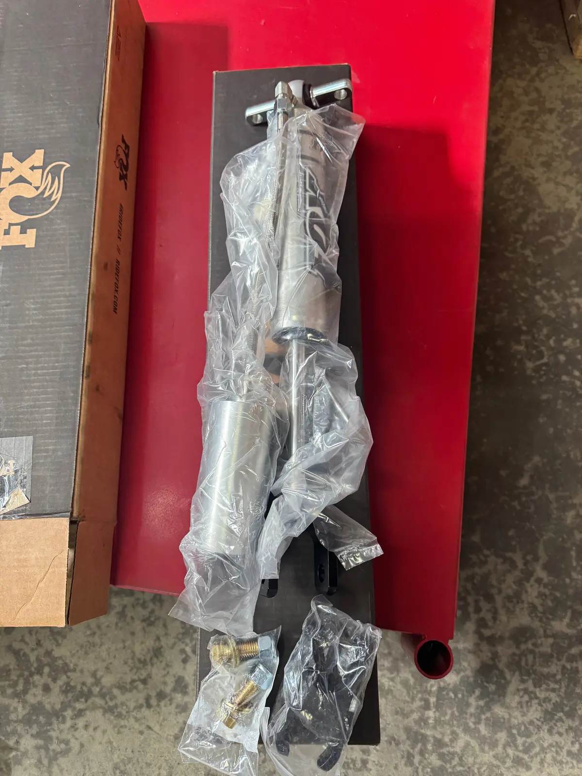 [Open Box] Fox Chevrolet Silverado 2500/3500Hd All 2011-2018 (0-1 Lift) 2.0 Performance Series Reservoir (Includes Billet Reservoir Clamp) -Front Pair 1