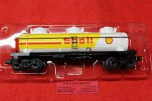 Lionel Shell Three-Dome Tank Car   (Lnl683243) 1