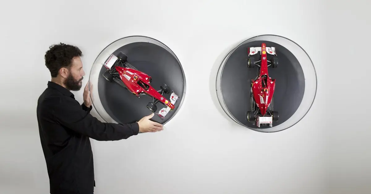 Rotating Wall Display 1