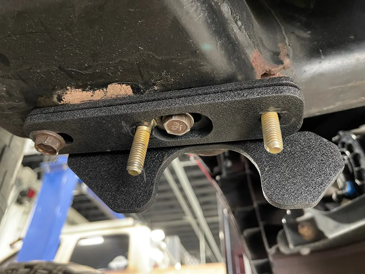 03-13 Ram 3Rd Gen Sway Bar Relocation Bracket Set ( 3G Front Air ) 1