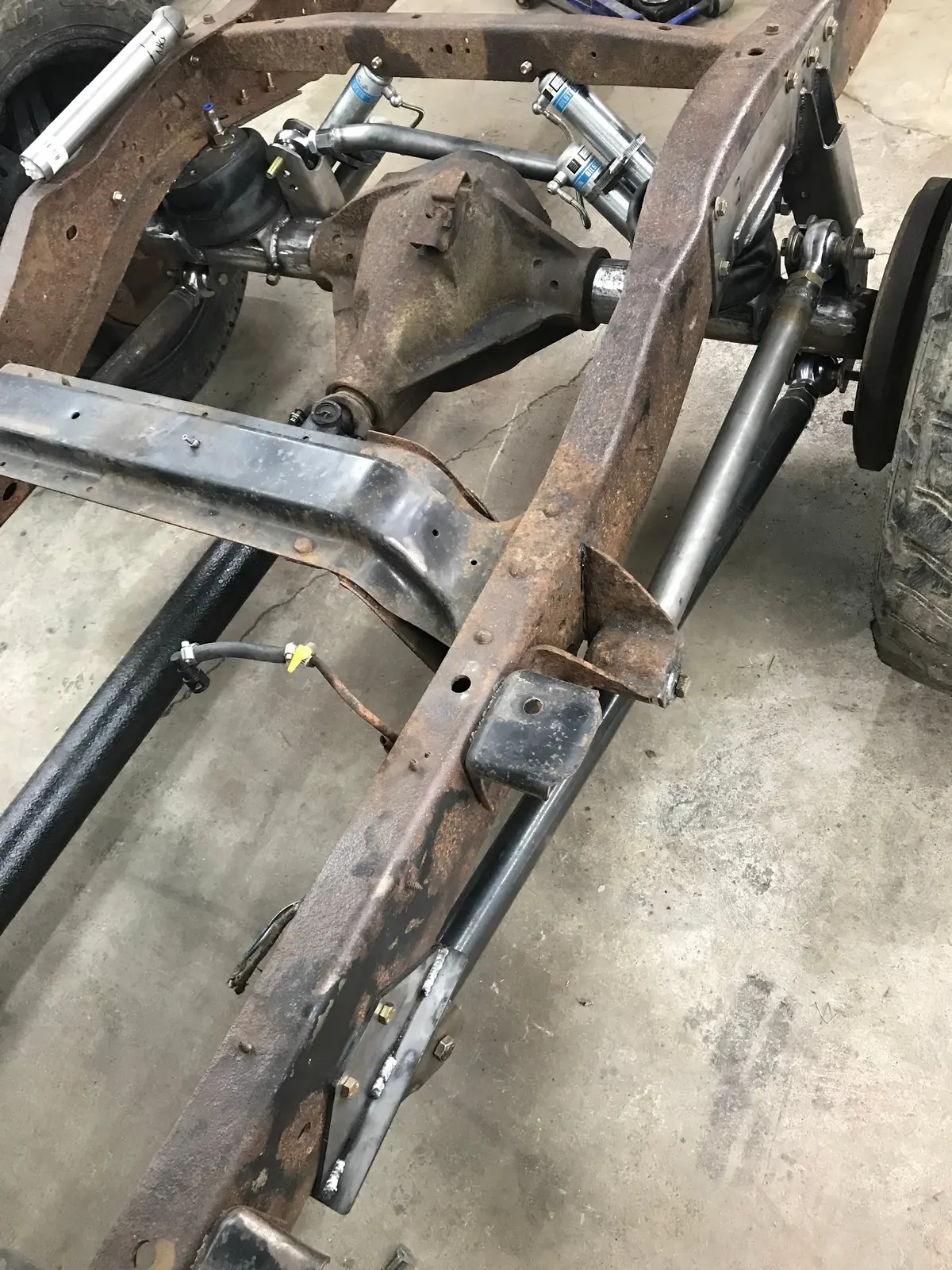 72-93 Dodge Rear Air Suspension Kit (Stock Dana 70 Axle) 1