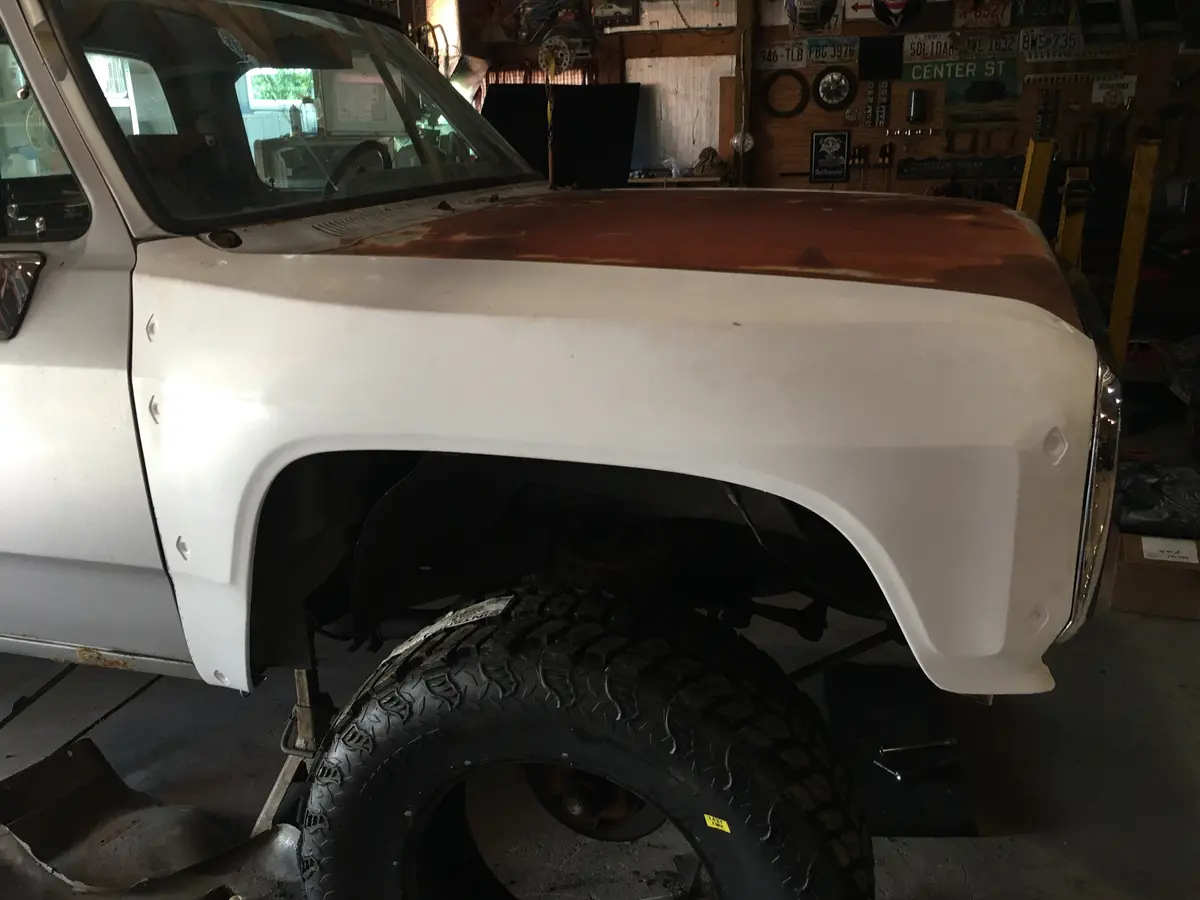 81-93 Dodge Fiberglass Fenders 2
