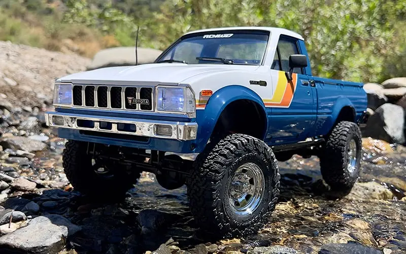Rc4wd Trail Finder 2 Rtr W/1982 Toyota Pickup Hard Body Set (Blue)   (Z-Rtr0069) 1